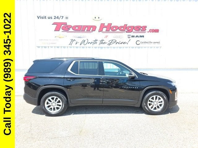 2023 Chevrolet Traverse LT Leather in Mosaic Black Metallic — front three-quarter view