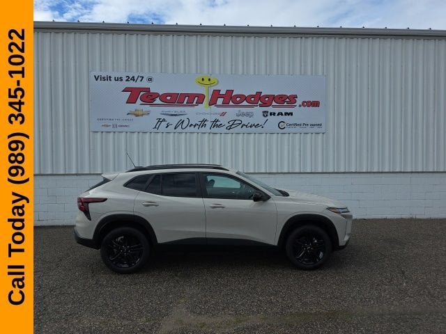 2026 Chevrolet Trax ACTIV in White Sands — front three-quarter view